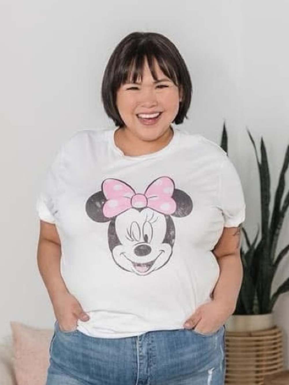 Cute as Minnie Tee (NWT) 🍒 White with Minnie Mouse & Pink Bow 🎀 Size Medium